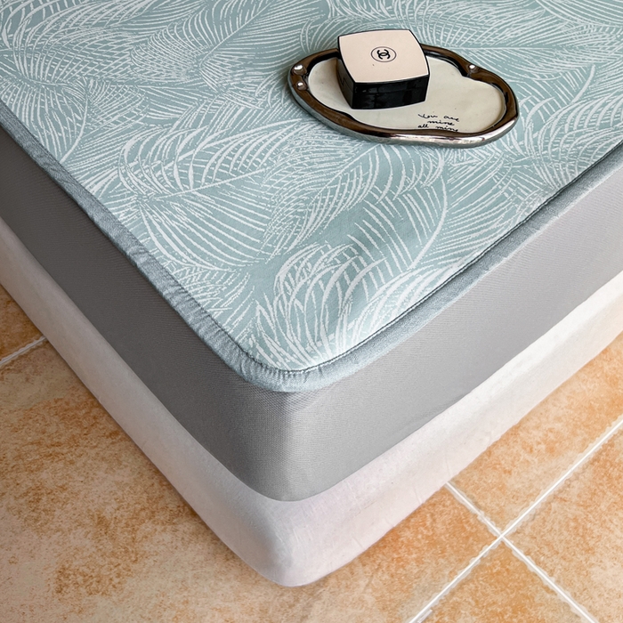 91家纺网 家纺一手货源 找家纺 慕尚家纺 2025新款提花席床笠款 床笠-羽毛纷飞蓝