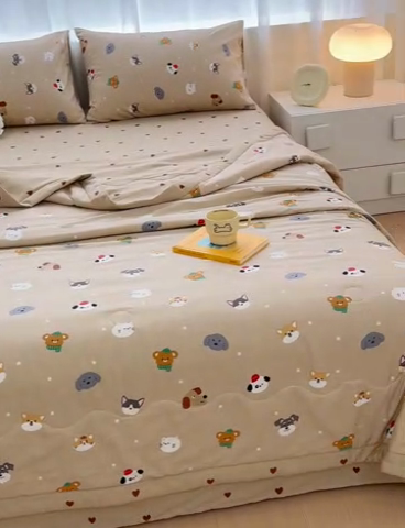 91家纺网 家纺一手货源 找家纺 金丝鸟家纺 2024新款全棉棉花夏被四件套 咖色喵星人