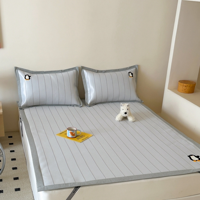 91家纺网 家纺一手货源 找家纺 时年 2024新款7A抗菌提花毛巾绣冰丝凉席（充值会员优惠10元） 冰丝毛巾绣-顽皮企鹅