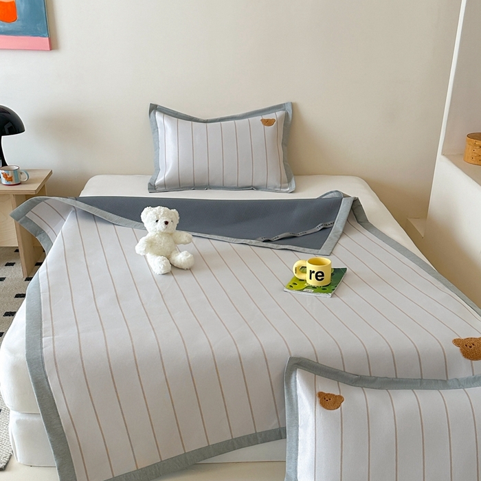 91家纺网 家纺一手货源 找家纺 时年 2024新款7A抗菌提花毛巾绣冰丝凉席（充值会员优惠10元） 冰丝毛巾绣-熊崽崽