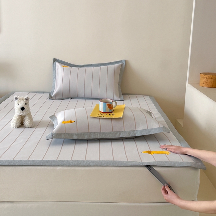 91家纺网 家纺一手货源 找家纺 时年 2024新款7A抗菌提花毛巾绣冰丝凉席（充值会员优惠10元） 冰丝毛巾绣-腊肠狗