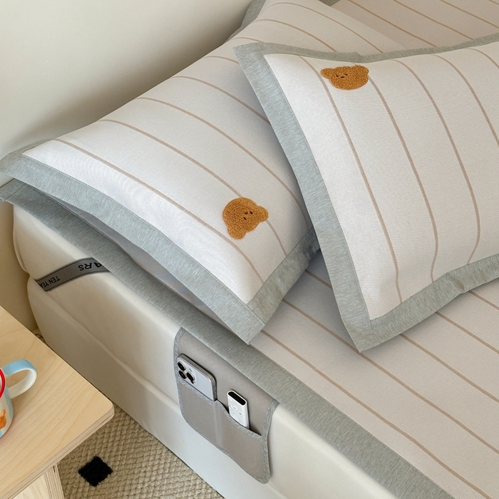 91家纺网 家纺一手货源 找家纺 时年 2024新款7A抗菌提花毛巾绣冰丝凉席（充值会员优惠10元） 冰丝毛巾绣-熊崽崽