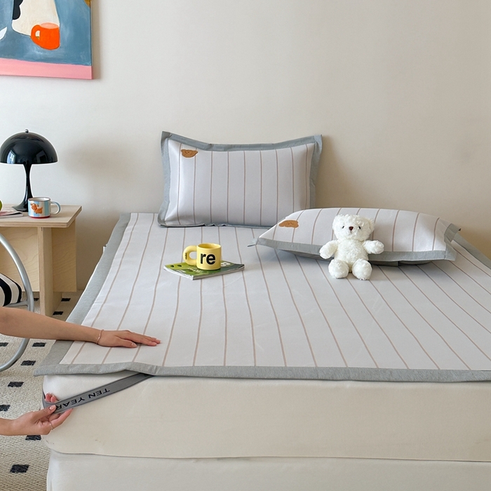 91家纺网 家纺一手货源 找家纺 时年 2024新款7A抗菌提花毛巾绣冰丝凉席（充值会员优惠10元） 冰丝毛巾绣-熊崽崽