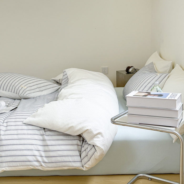 91家纺网 家纺一手货源 找家纺 玛奇朵 新款全棉色织立体提花四件套-海街日记 海街日记-蓝咖（搭配白色床单）