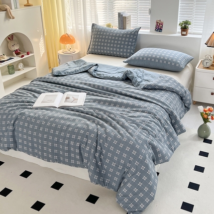 91家纺网 家纺一手货源 找家纺 艺菲阁家纺 2024新款云朵棉夏被 蓝大格