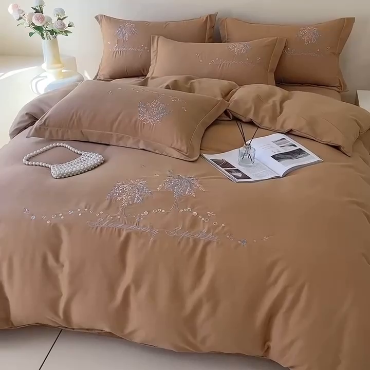 91家纺网 家纺一手货源 找家纺 艾迪尚家纺 2025新款纯色生态磨毛绣花四件套 麋鹿-驼色