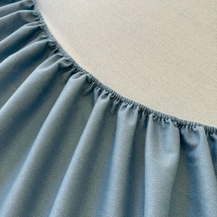 91家纺网 家纺一手货源 找家纺 艾迪尚家纺 2025新款纯色生态磨毛绣花单床笠 蝶恋花-天蓝