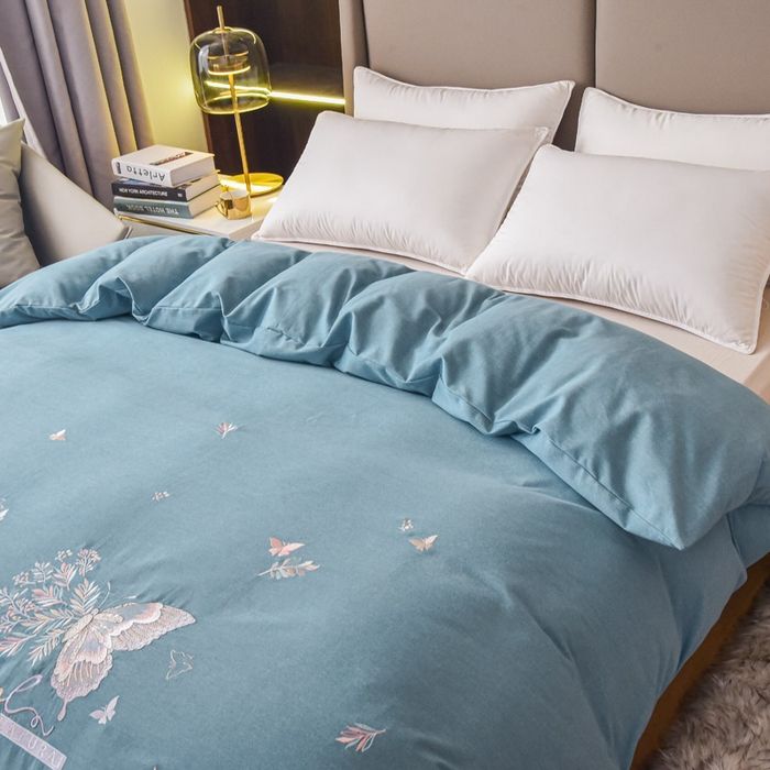 91家纺网 家纺一手货源 找家纺 艾迪尚家纺 2025新款纯色生态磨毛绣花四件套 蝶恋花-天蓝