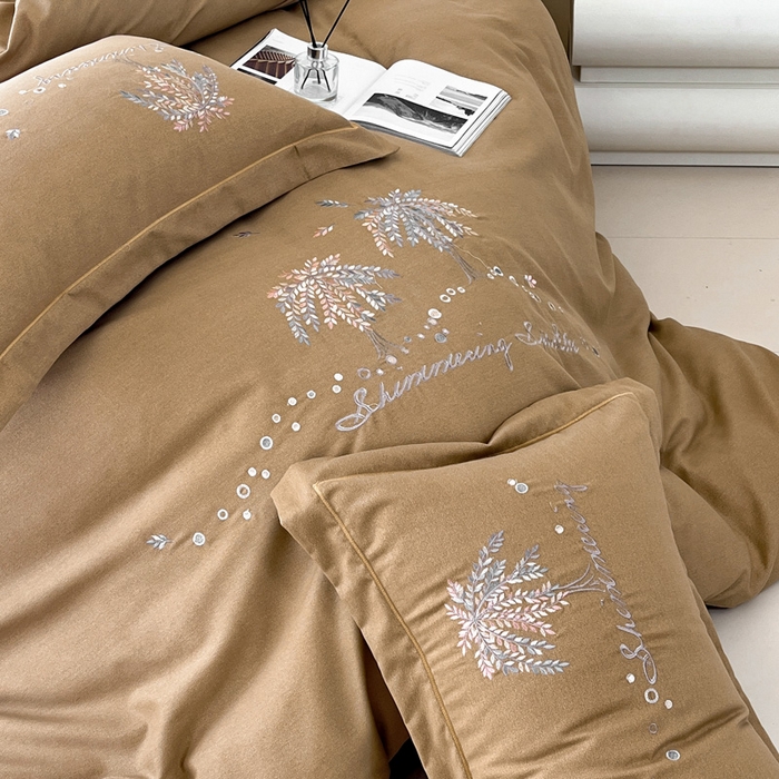 91家纺网 家纺一手货源 找家纺 艾迪尚家纺 2025新款纯色生态磨毛绣花单床单 幸福树-驼色