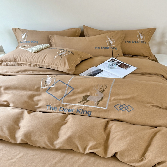 91家纺网 家纺一手货源 找家纺 艾迪尚家纺 2025新款纯色生态磨毛绣花单被套 麋鹿-驼色