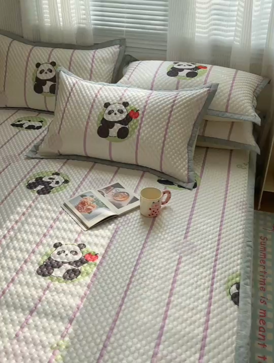 91家纺网 家纺一手货源 找家纺 顾里家纺 2024 新款凉豆豆印花席 条纹熊猫