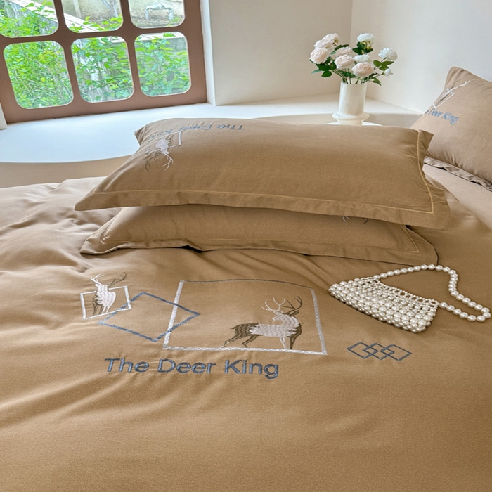 91家纺网 家纺一手货源 找家纺 艾迪尚家纺 2025新款纯色生态磨毛绣花单床单 麋鹿-驼色