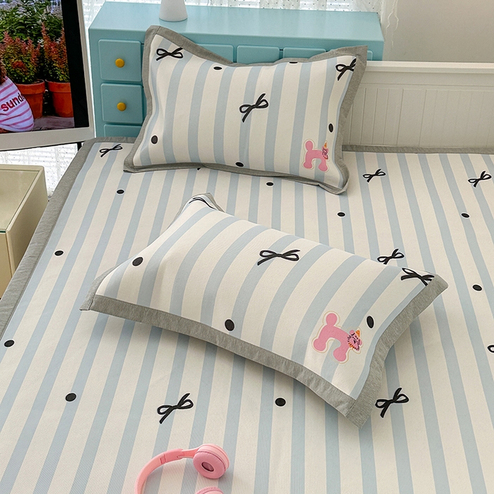 91家纺网 家纺一手货源 找家纺 昔可家纺 2024新款大版数码印花养生冰藤席 蝴蝶结狗狗