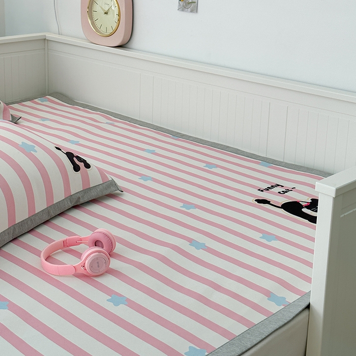 91家纺网 家纺一手货源 找家纺 昔可家纺 2024新款大版数码印花养生冰藤席 粉条黑猫