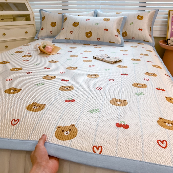 91家纺网 家纺一手货源 找家纺 布卢姆床垫 新款A类数码印花冰藤席夏凉席--床席款 樱桃熊