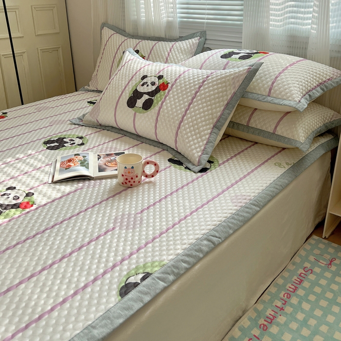 91家纺网 家纺一手货源 找家纺 顾里家纺 2024 新款凉豆豆印花席 条纹熊猫