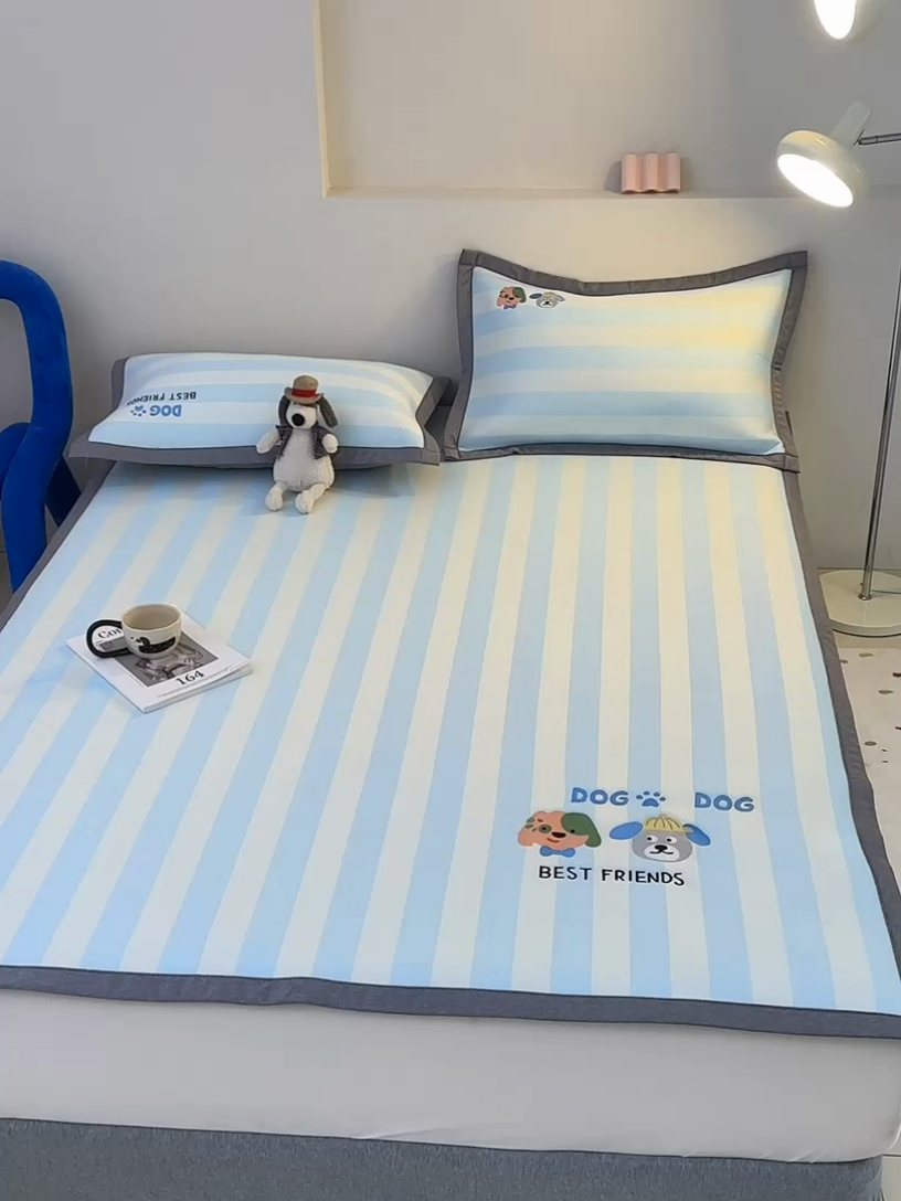 91家纺网 家纺一手货源 找家纺 怡家居 2024新款A类PE凉感提花加刺绣凉席三件套 米兰条纹狗