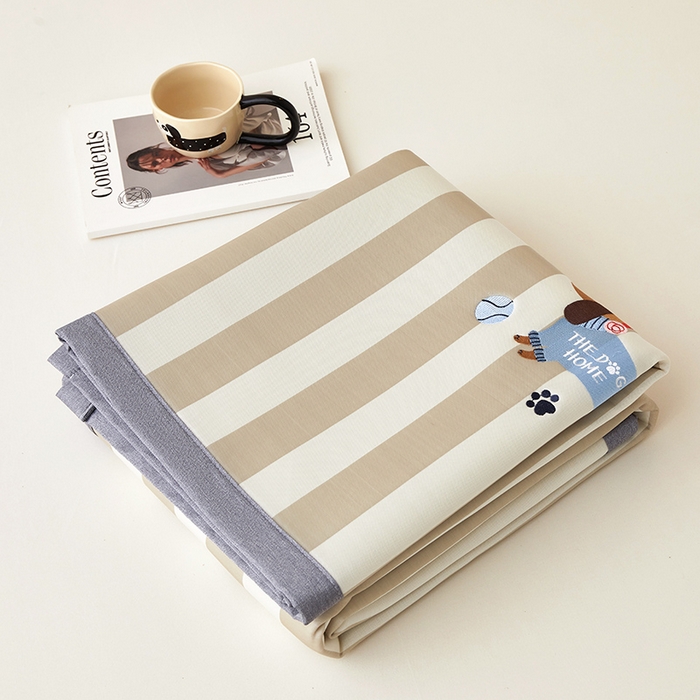 91家纺网 家纺一手货源 找家纺 怡家居 2024新款A类PE凉感提花加刺绣凉席三件套 米咖腊肠狗