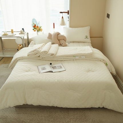 91家纺网 家纺一手货源 找家纺 （总）贝尔 全棉提花大豆被（可抖音代发）