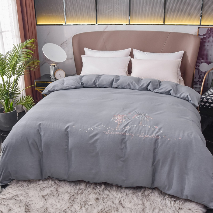 91家纺网 家纺一手货源 找家纺 艾迪尚家纺 2025新款纯色生态磨毛绣花四件套 幸福树-浅灰