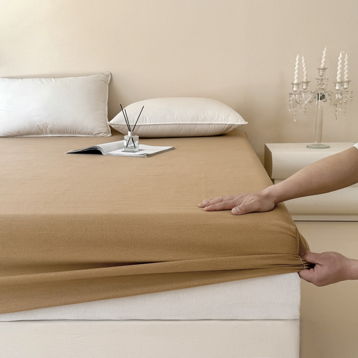 91家纺网 家纺一手货源 找家纺 艾迪尚家纺 2025新款纯色生态磨毛绣花单床笠 麋鹿-驼色