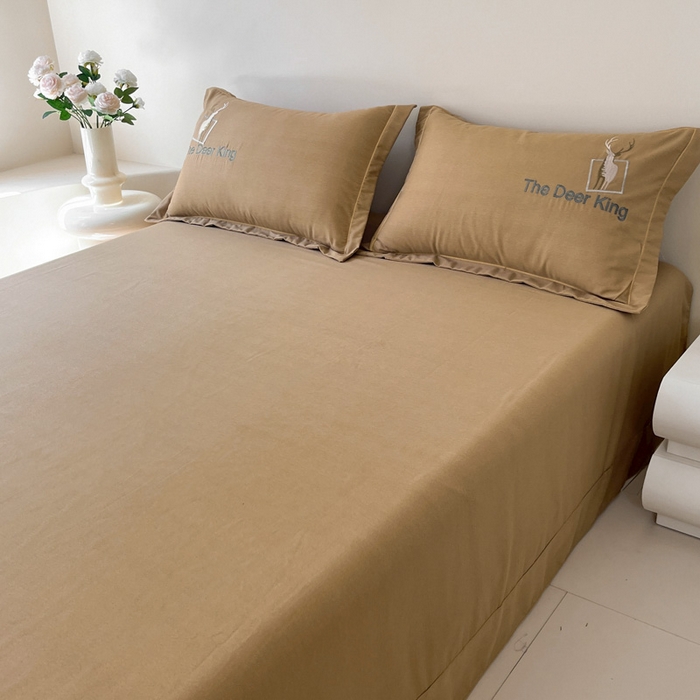 91家纺网 家纺一手货源 找家纺 艾迪尚家纺 2025新款纯色生态磨毛绣花单床笠 幸福树-驼色