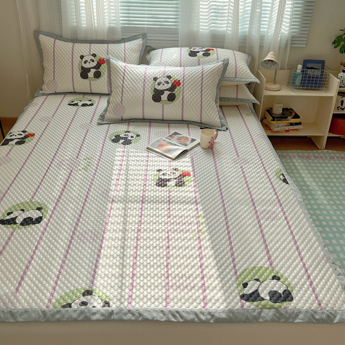 91家纺网 家纺一手货源 找家纺 顾里家纺 2024 新款凉豆豆印花席 条纹熊猫