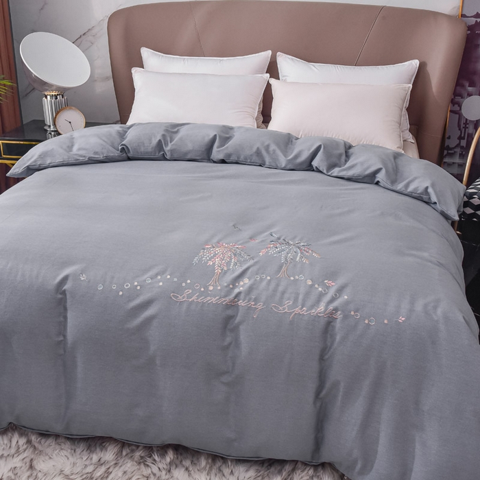 91家纺网 家纺一手货源 找家纺 艾迪尚家纺 2025新款纯色生态磨毛绣花四件套 幸福树-浅灰