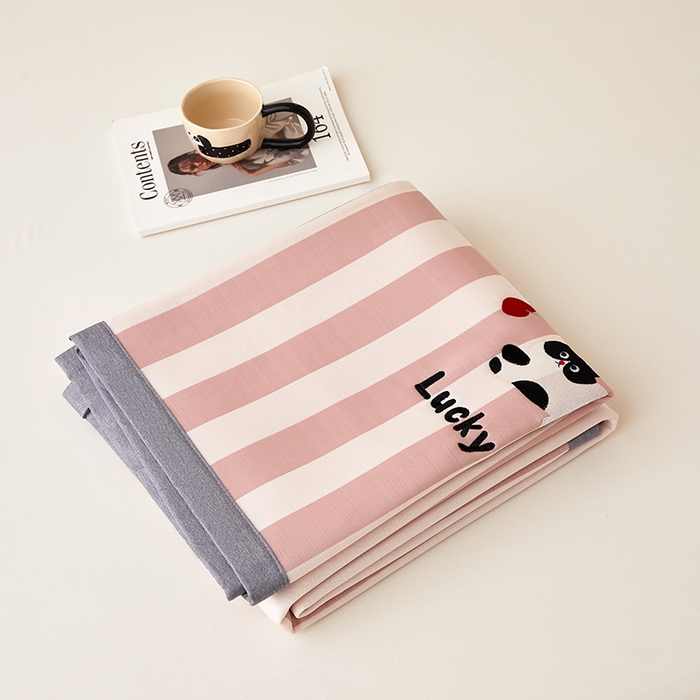 91家纺网 家纺一手货源 找家纺 怡家居 2024新款A类PE凉感提花加刺绣凉席三件套 米红条纹猫