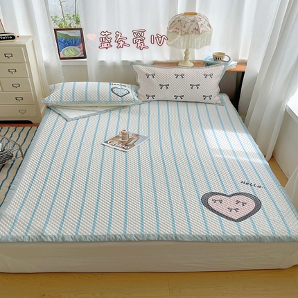 91家纺网 家纺一手货源 找家纺 顾里家纺 2024 新款凉豆豆印花席 蓝条爱心