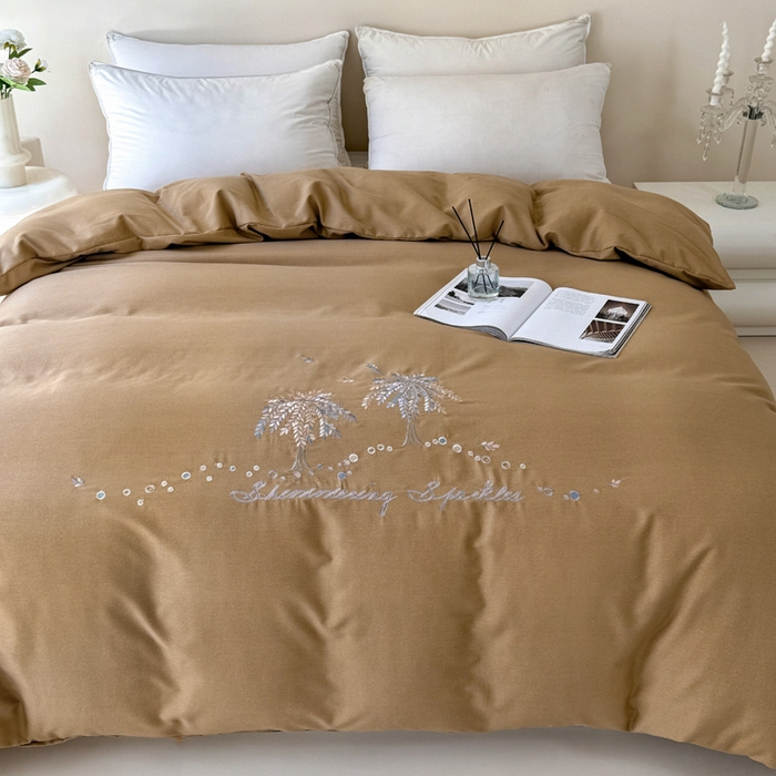 91家纺网 家纺一手货源 找家纺 艾迪尚家纺 2025新款纯色生态磨毛绣花单床笠 幸福树-驼色