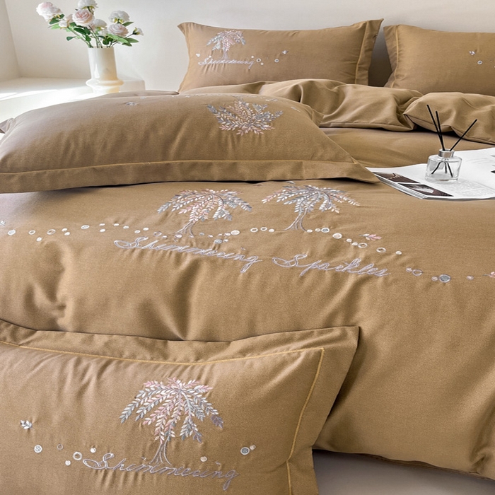 91家纺网 家纺一手货源 找家纺 艾迪尚家纺 2025新款纯色生态磨毛绣花四件套 幸福树-驼色