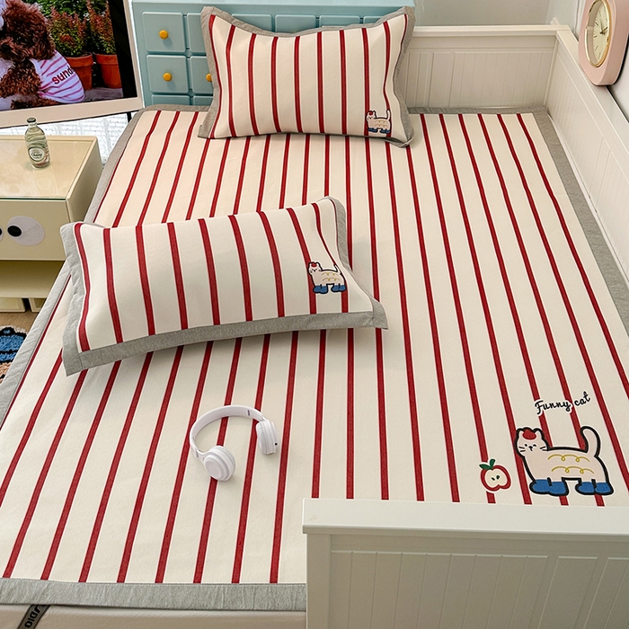 91家纺网 家纺一手货源 找家纺 昔可家纺 2024新款大版数码印花养生冰藤席 苹果猫咪