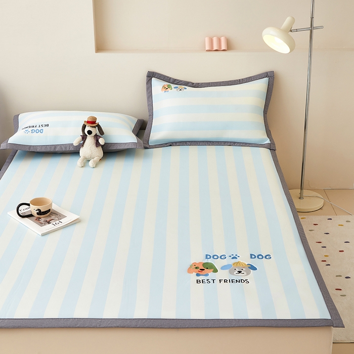 91家纺网 家纺一手货源 找家纺 怡家居 2024新款A类PE凉感提花加刺绣凉席三件套 米兰条纹狗