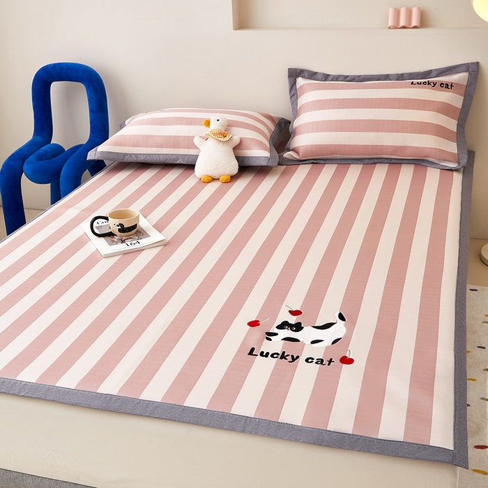 91家纺网 家纺一手货源 找家纺 怡家居 2024新款A类PE凉感提花加刺绣凉席三件套 米红条纹猫