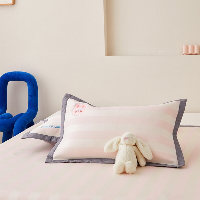 91家纺网 家纺一手货源 找家纺 怡家居 2024新款A类PE凉感提花加刺绣凉席三件套 米粉条纹兔