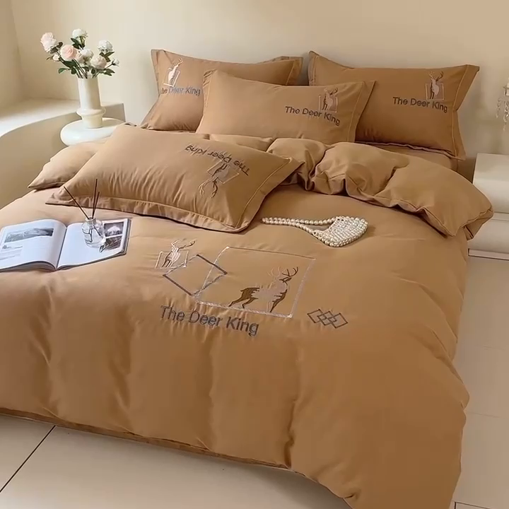 91家纺网 家纺一手货源 找家纺 艾迪尚家纺 2025新款纯色生态磨毛绣花四件套 幸福树-驼色