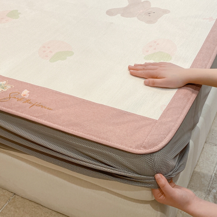 91家纺网 家纺一手货源 找家纺 慕澄2024新款A类时尚印花刺绣冰藤凉席 床笠款-草莓熊