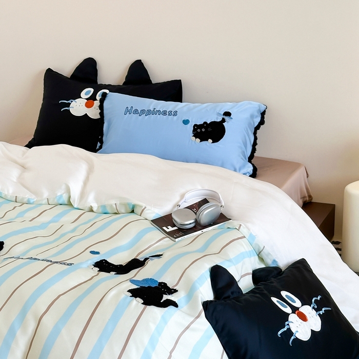 91家纺网 家纺一手货源 找家纺 黛舒家居 2024新款60支兰精天丝数码印花卡通刺绣四件套 黑色猫咪