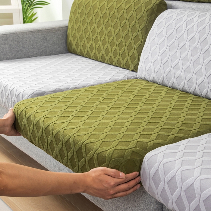 91家纺网 家纺一手货源 找家纺 千彤沙发垫 2024新款常规款拉花菱形格沙发套系列 橄榄绿银灰