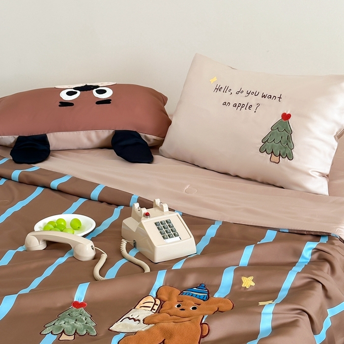 91家纺网 家纺一手货源 找家纺 黛舒家居 2024新款60支兰精天丝数码印花卡通刺绣夏被 小树熊