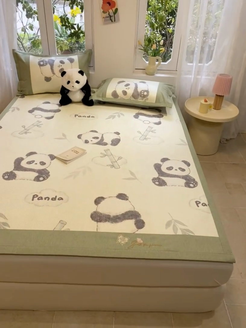 91家纺网 家纺一手货源 找家纺 慕澄2024新款A类时尚印花刺绣冰藤凉席 床席款-熊猫戏竹