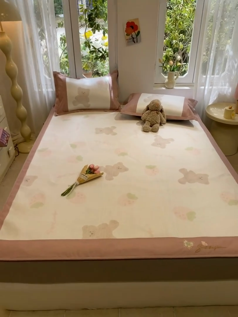 91家纺网 家纺一手货源 找家纺 慕澄2024新款A类时尚印花刺绣冰藤凉席 床笠款-草莓熊