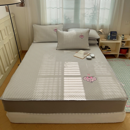 91家纺网 家纺一手货源 找家纺 （总）红嘴企鹅 2025新款凉豆豆绣花床笠凉席