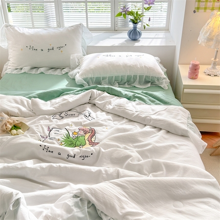 91家纺网 家纺一手货源 找家纺 花伞 2024新款甜梦少女刺绣雪纺加宽花边夏被四件套 晚安