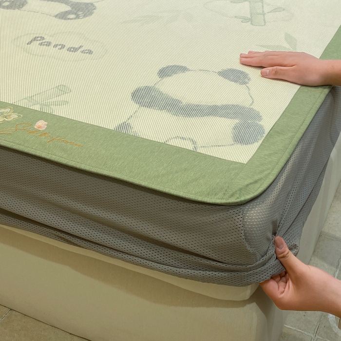 91家纺网 家纺一手货源 找家纺 慕澄2024新款A类时尚印花刺绣冰藤凉席 床笠款-熊猫戏竹