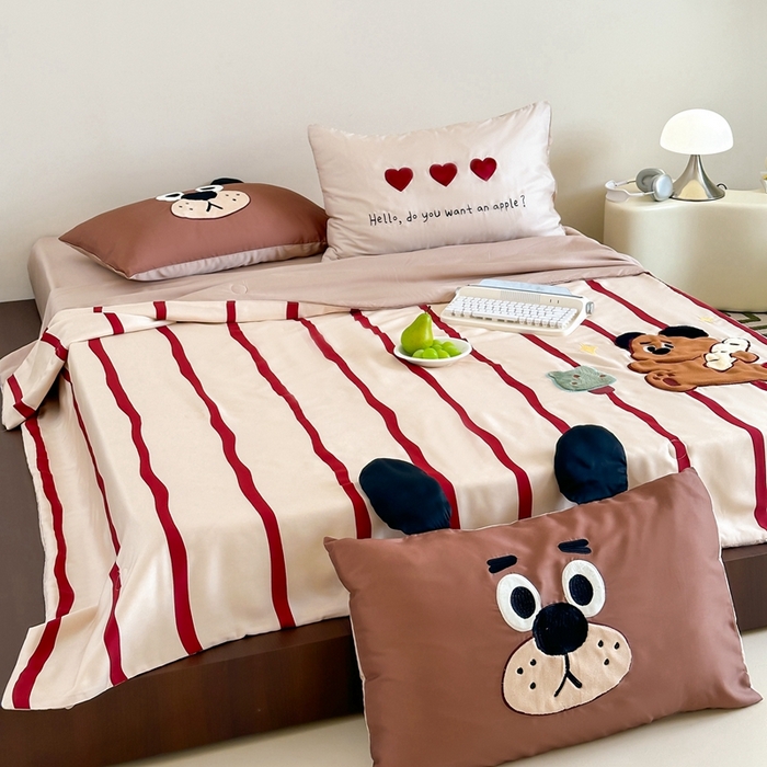 91家纺网 家纺一手货源 找家纺 黛舒家居 2024新款60支兰精天丝数码印花卡通刺绣夏被 面包熊