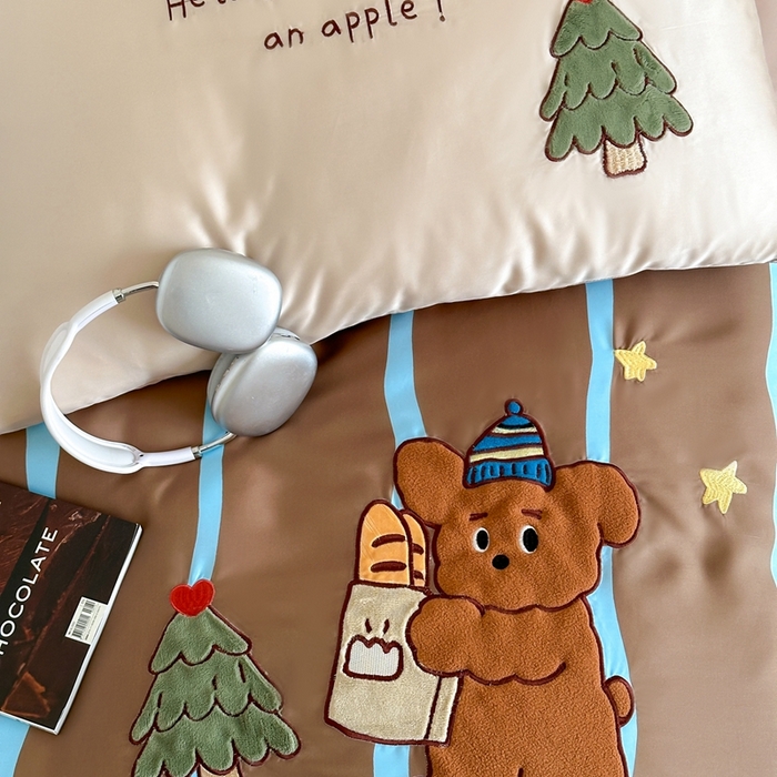 91家纺网 家纺一手货源 找家纺 黛舒家居 2024新款60支兰精天丝数码印花卡通刺绣四件套 小树熊