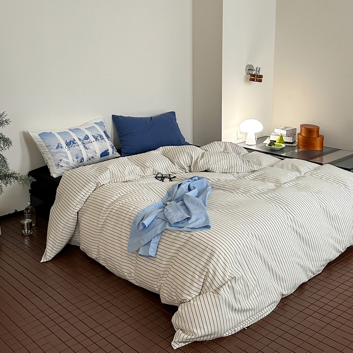 91家纺网 家纺一手货源 找家纺 艾沁家纺 2024新款黑白简约风全棉色织水洗棉四件套  黑白条