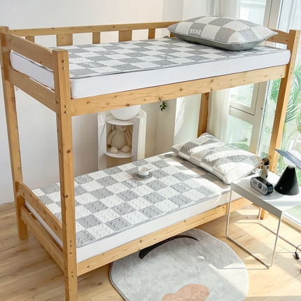 91家纺网 家纺一手货源 找家纺 柒月家居 2024新款小清新乳胶凉席（学生床） 灰格小熊